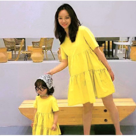 Комплект платьев с рюшами мама дочка