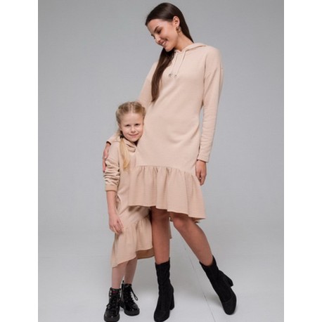 Комплект платьев мама дочка с капюшоном и рюшем